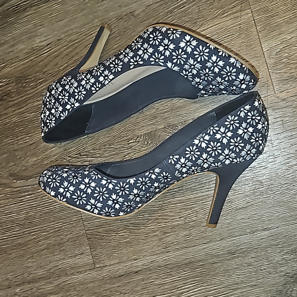 Kelly and Katie heels size 10 - Picture 2 of 6